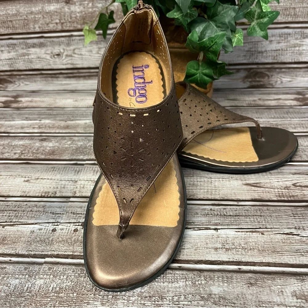 INDINGO by Clarks Bronze Thong Sandal Heel Zipper Closure Size 7